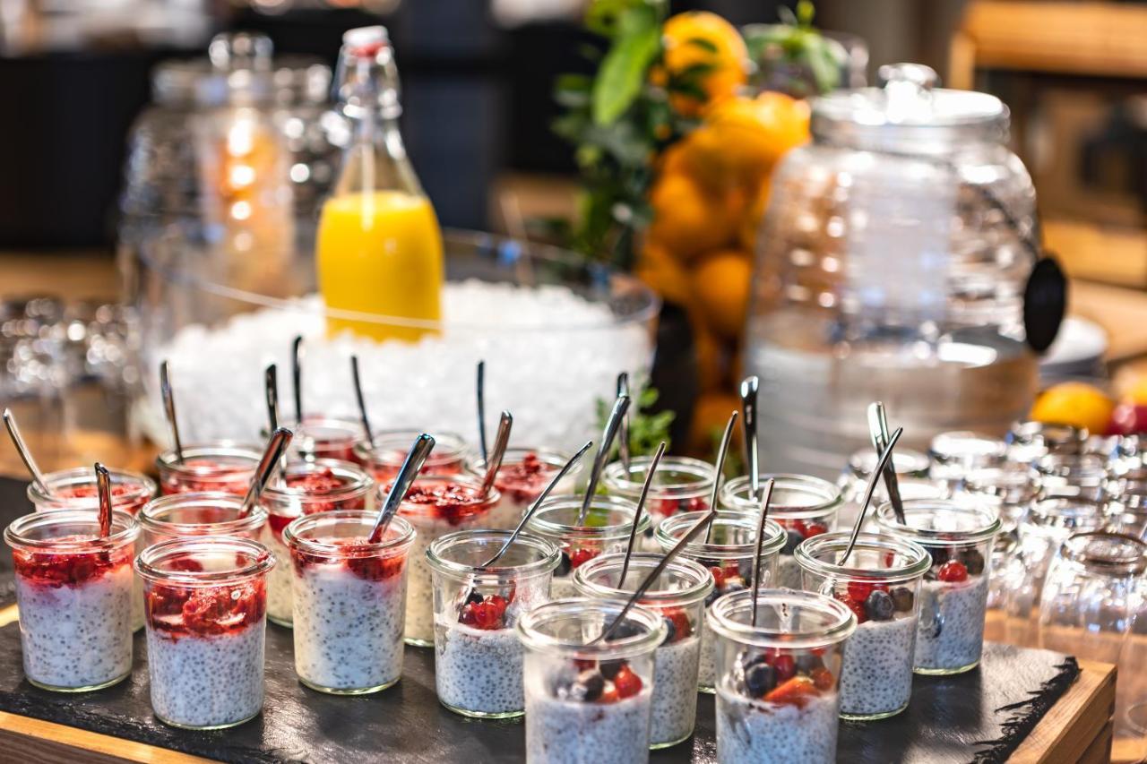 Quality Hotel Strawberry Arena Solna Ngoại thất bức ảnh